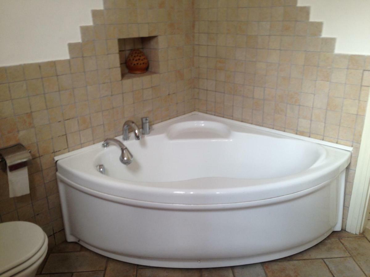 Appia Park Apartament 10 Min Dal Colosseo Rome Buitenkant foto